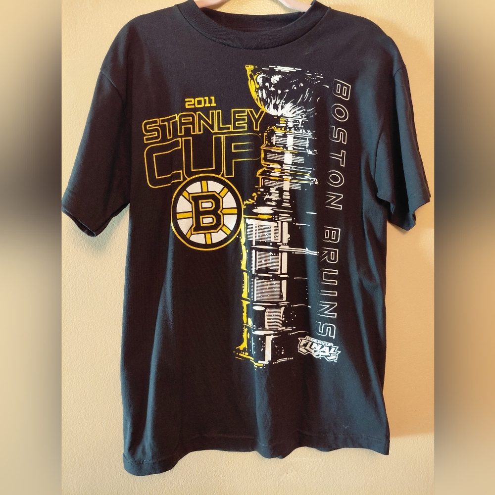 Boston Bruins 2011 Stanley Cup ChampionsBlack T-Shirt Team Roster on Backside